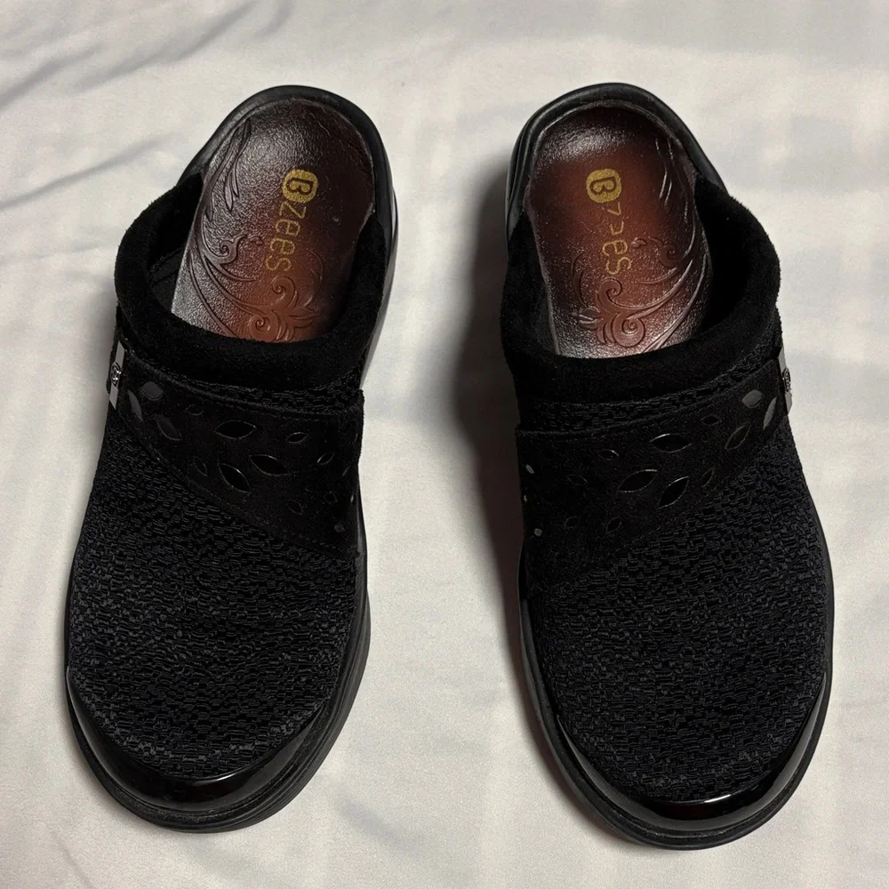 Bzees Black Slip-On Clogs like new. - Picture 3 of 5